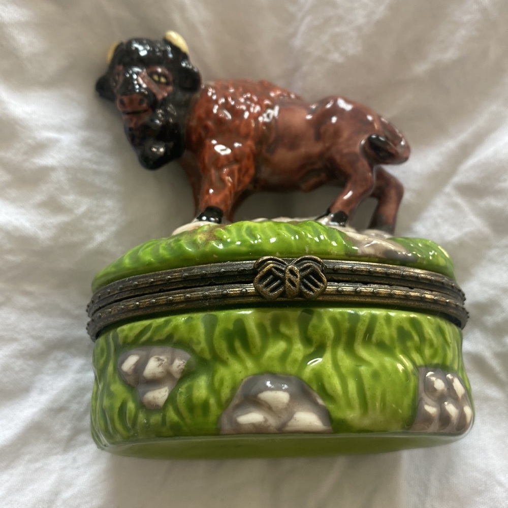Hinged porcelain trinket box - buffalo - Picture 8 of 11